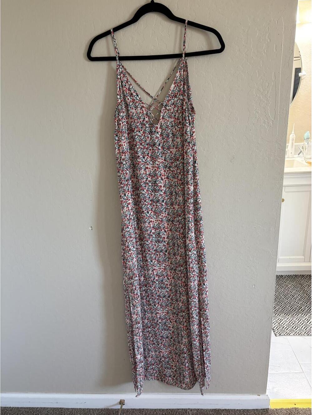 Forever 21 contemporary floral print dress